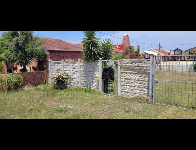 LAND FOR SALE IN ASTON BAY